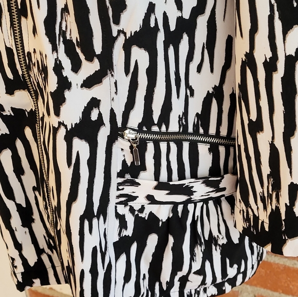 Zenergy by Chicos size 1 (medium) black and white zippered jacket - Picture 2 of 6